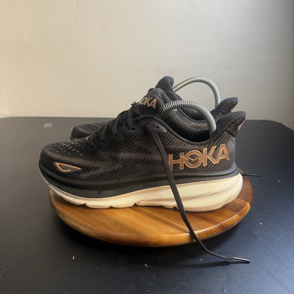 Women's HOKA Clifton 9 Black & Rose Gold Sneakers Sz 8B in Box